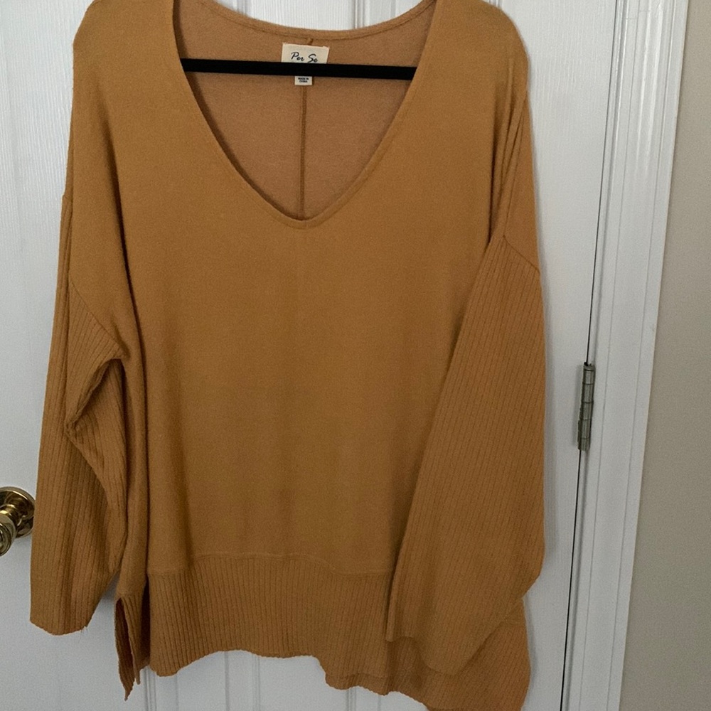 Women’s Gold Sweater size 1X